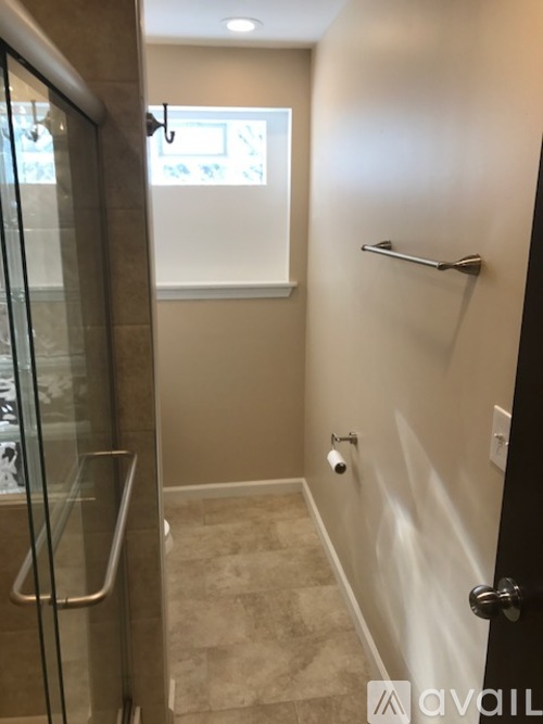 512 Carlyle Lane 5 Beds Single Family Home for Rent - Photo gallery 5