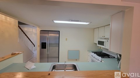 190 South Quinsigamond Avenue 3 Beds Apartment for Rent