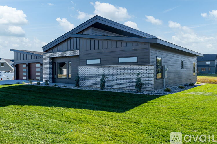 11 S Pointe Ct 2 Beds Single Family Home for Rent - Photo gallery 1