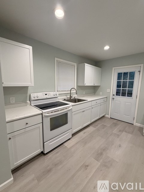 1615 Arling Avenue 2 Beds Apartment for Rent