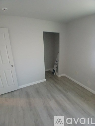 415 Lindenwood Drive 3 Beds Apartment for Rent