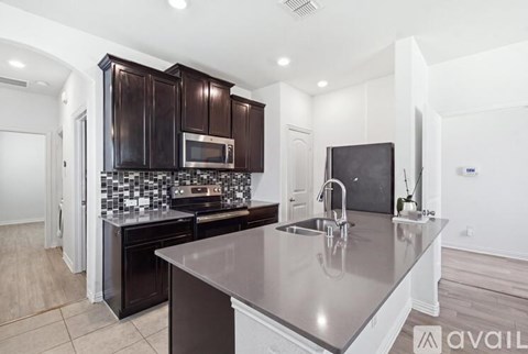 1324 Lake Grove Drive 4 Beds Apartment for Rent