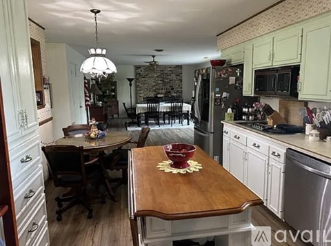 554 Loma Vista Drive 3 Beds Apartment for Rent