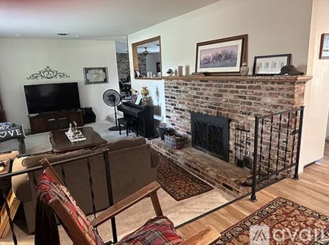 554 Loma Vista Drive 3 Beds Apartment for Rent