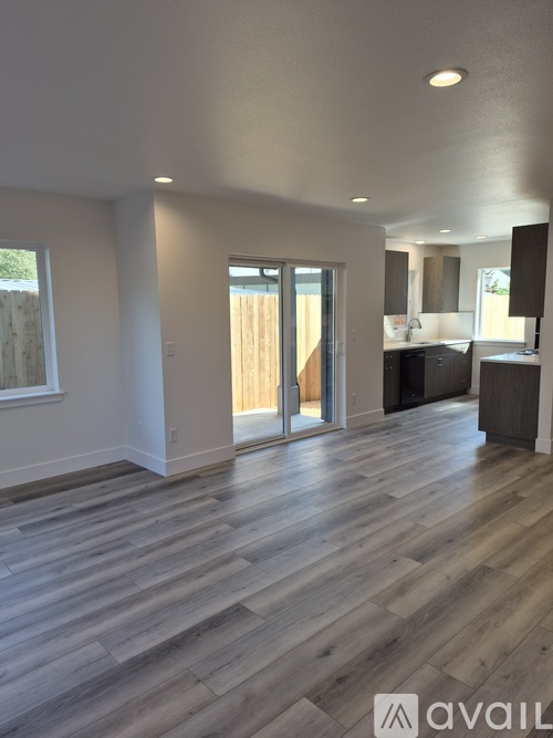 669 E 32nd Ave 2 Beds Single Family Home for Rent - Photo gallery 3
