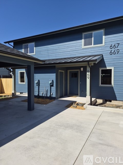 667 E 32Nd Ave 2 Beds Apartment for Rent