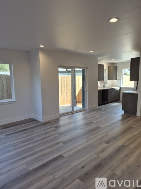 667 E 32Nd Ave 2 Beds Apartment for Rent