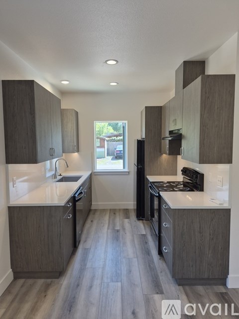 667 E 32Nd Ave 2 Beds Apartment for Rent
