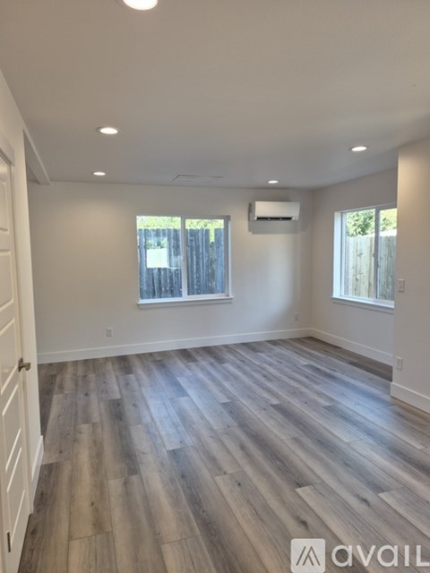 667 E 32Nd Ave 2 Beds Apartment for Rent