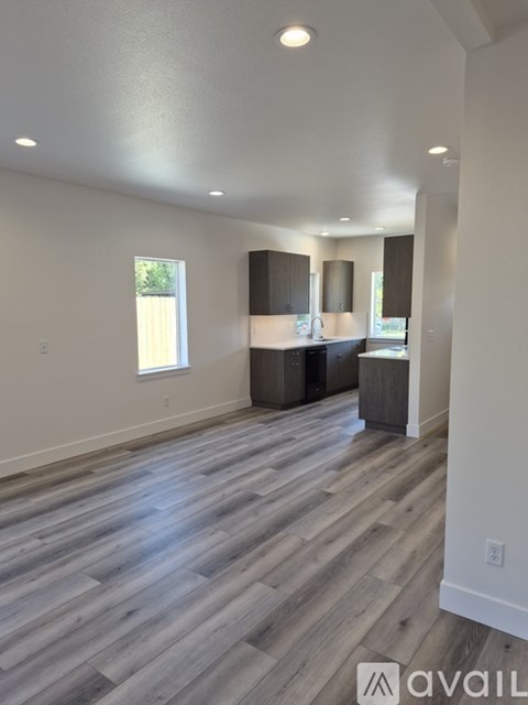 665 E 32Nd Ave 2 Beds Apartment for Rent