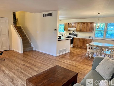 722 Chrysler Avenue 4 Beds Apartment for Rent