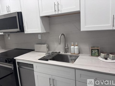 1000 West Ave Studio Apartment for Rent