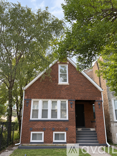 7042 S Vernon Ave 5 Beds Single Family Home for Rent - Photo gallery 1