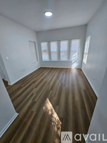 7042 S Vernon Ave 5 Beds Single Family Home for Rent - Photo gallery 2