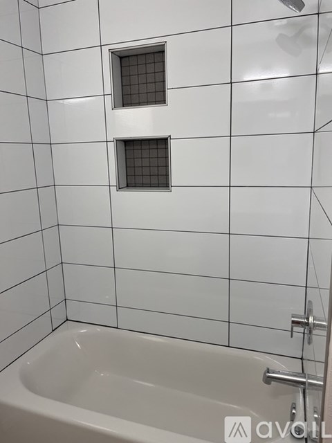 923 SW 1St St 3 Beds Apartment for Rent