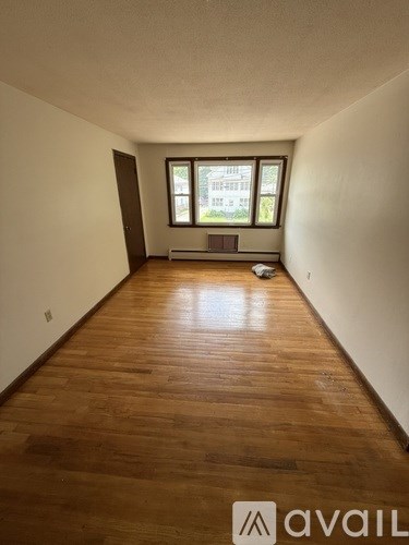372 Park St 2 Beds Apartment for Rent
