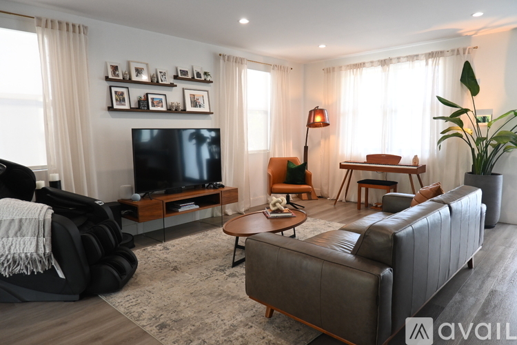 1619 Northeast 109th Street 3 Beds Single Family Home for Rent - Photo gallery 1