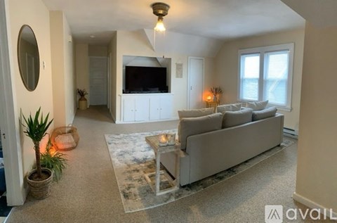 37 Maplewood Avenue 2 Beds Apartment for Rent