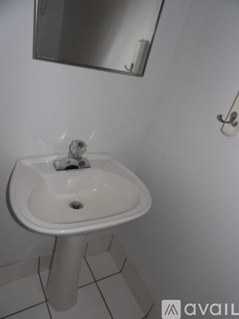 158 Park St 2 Beds Apartment for Rent
