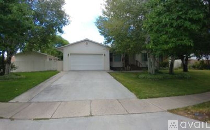 9262 South 3825 West 3 Beds Single Family Home for Rent - Photo gallery 1
