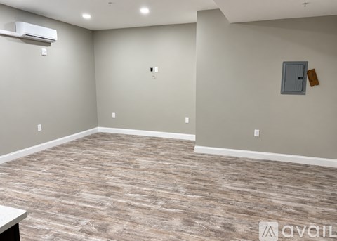 387 Broad St 2 Beds Apartment for Rent