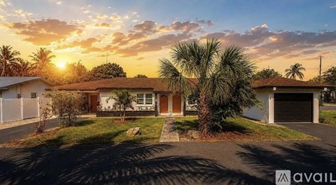 209 S Riverside Dr 2 Beds Apartment for Rent