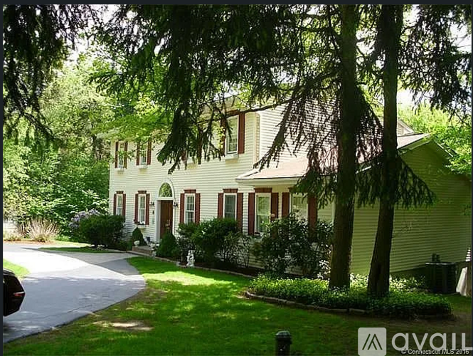 9 Lombard Drive 5 Beds Single Family Home for Rent - Photo gallery 1