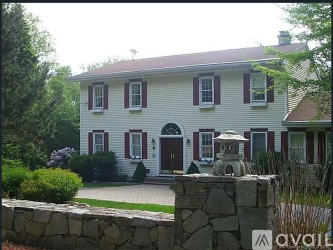 9 Lombard Drive 5 Beds Single Family Home for Rent - Photo gallery 2
