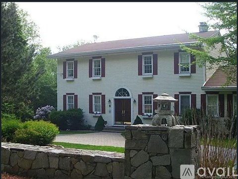 9 Lombard Drive 5 Beds Apartment for Rent