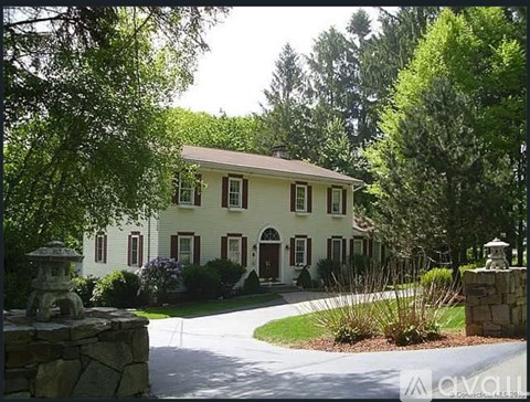 9 Lombard Drive 5 Beds Apartment for Rent