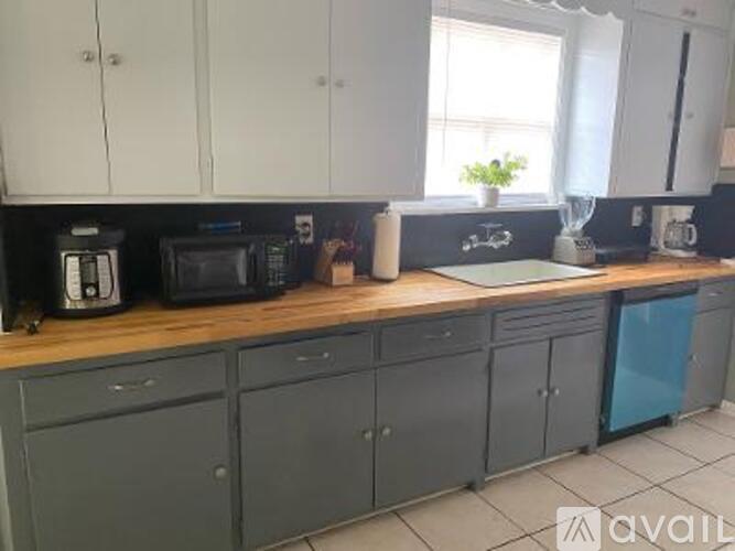 1126 McKinlay Ct 3 Beds Single Family Home for Rent - Photo gallery 2