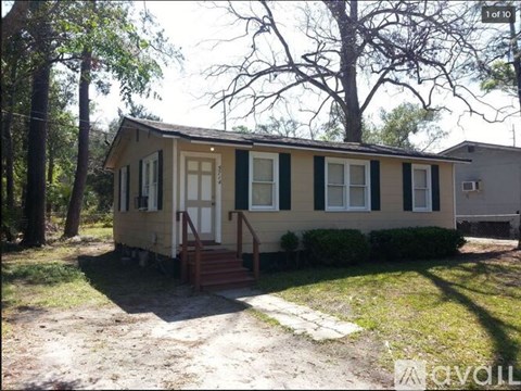 5714 Lexington Ave 2 Beds Apartment for Rent