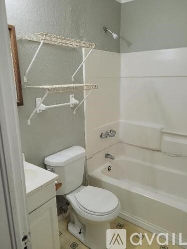 5714 Lexington Ave 2 Beds Apartment for Rent