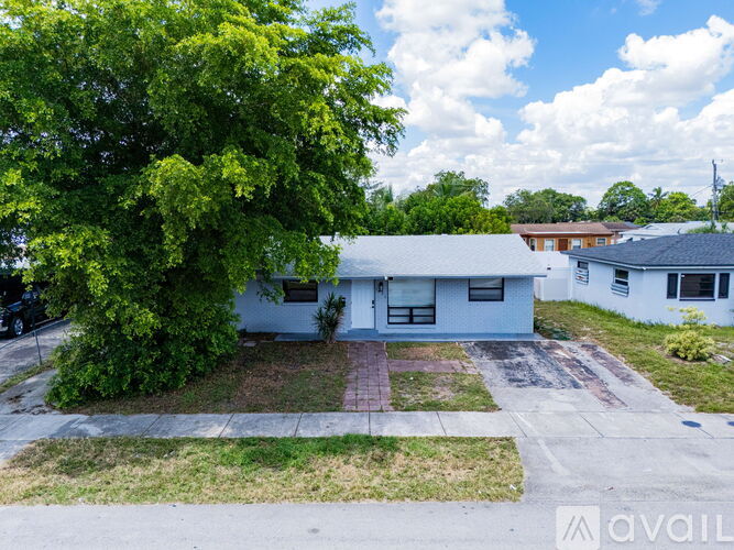 1421 Northwest 32nd Avenue 4 Beds Single Family Home for Rent - Photo gallery 1