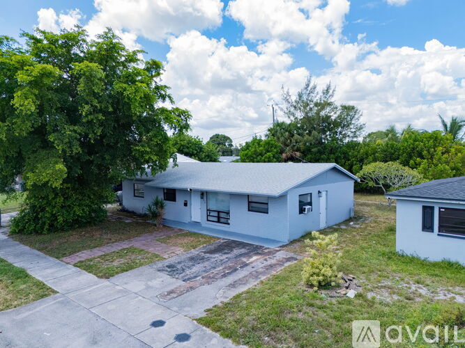 1421 Northwest 32nd Avenue 4 Beds Single Family Home for Rent - Photo gallery 2