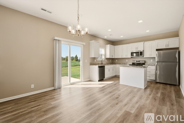 9135 Southwest 2nd St 4 Beds Single Family Home for Rent - Photo gallery 3