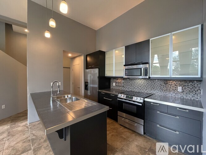 208 W Broadway 2 Beds Apartment for Rent - Photo gallery 2