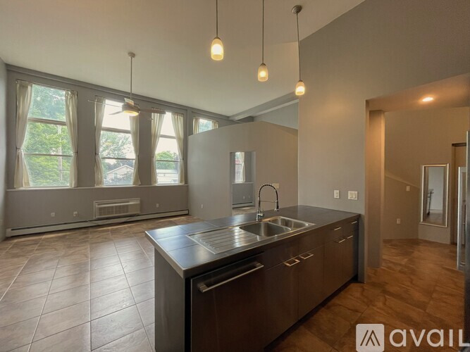 208 W Broadway 2 Beds Apartment for Rent - Photo gallery 3