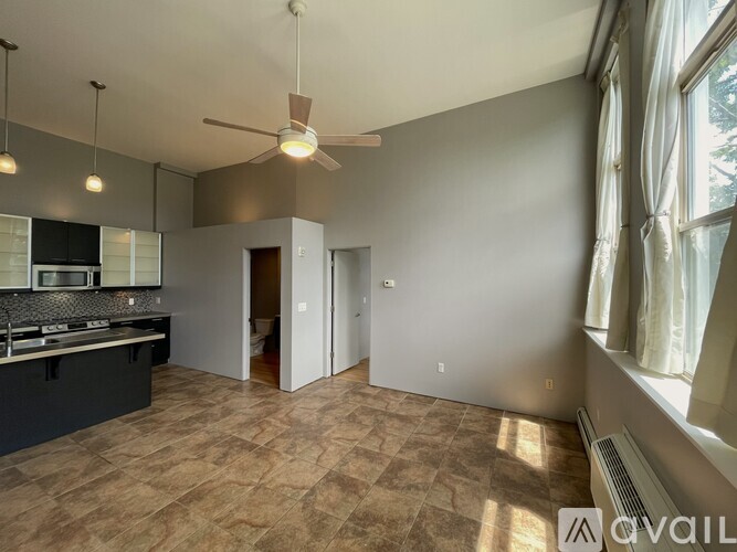 208 W Broadway 2 Beds Apartment for Rent - Photo gallery 5