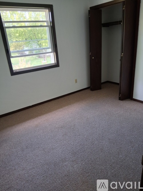 456 Clinton Court 3 Beds Single Family Home for Rent - Photo gallery 3