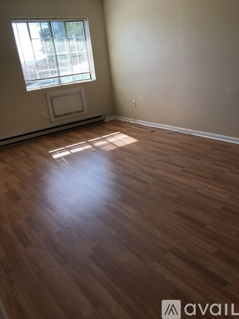67 Sylvan Avenue 2 Beds Apartment for Rent
