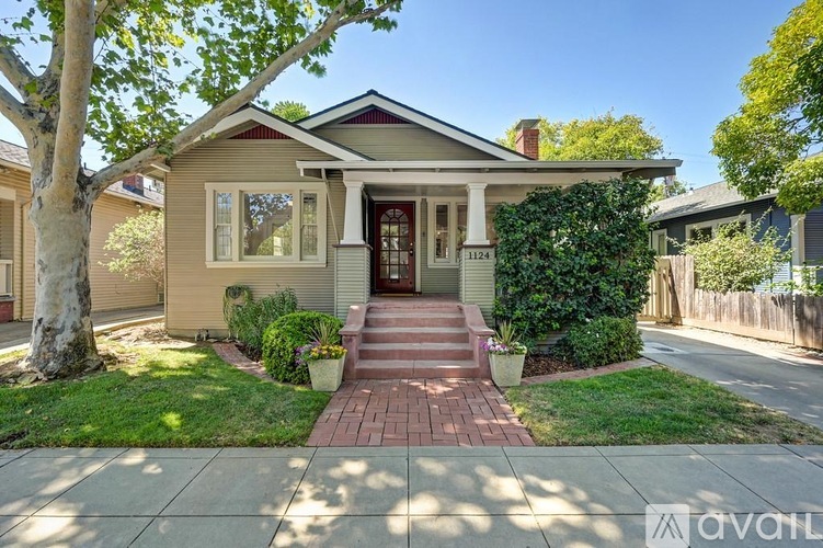 1124 34th Street 2 Beds Single Family Home for Rent - Photo gallery 1