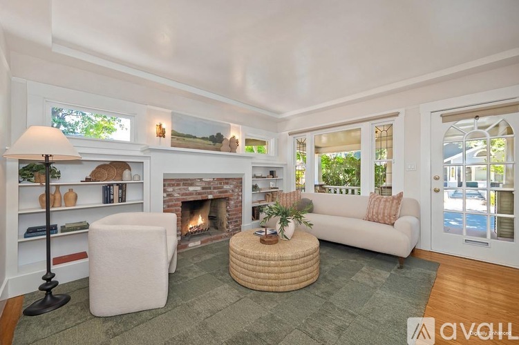 1124 34th Street 2 Beds Single Family Home for Rent - Photo gallery 2