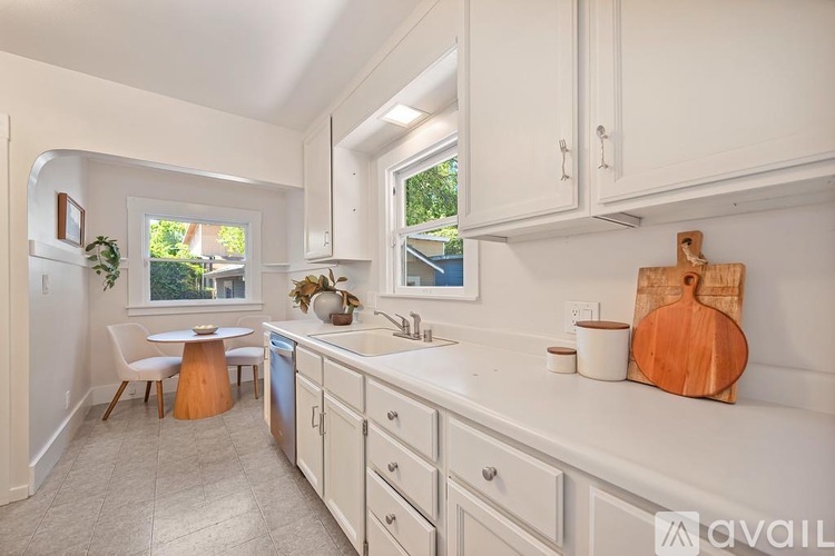 1124 34th Street 2 Beds Single Family Home for Rent - Photo gallery 4