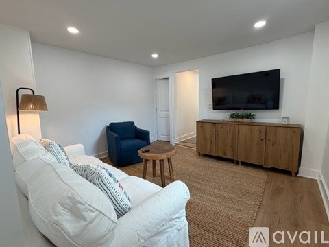 600 Brinley Avenue 2 Beds Apartment for Rent