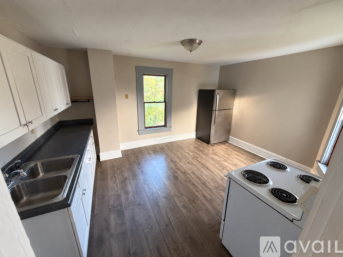 637 Baldwin Street 3 Beds Apartment for Rent - Photo gallery 2