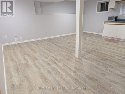 BASEMENT - 48 CARIBOU TRAIL 1 Apartment for Rent
