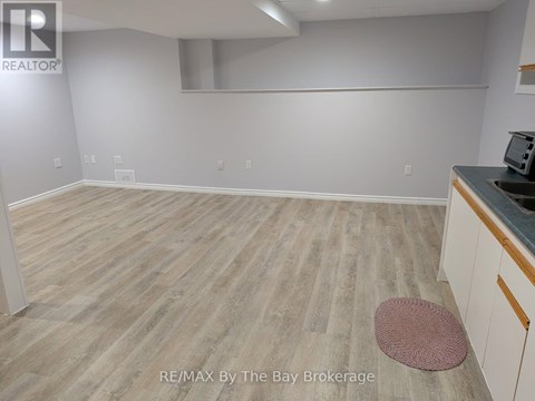 BASEMENT - 48 CARIBOU TRAIL 1 Apartment for Rent