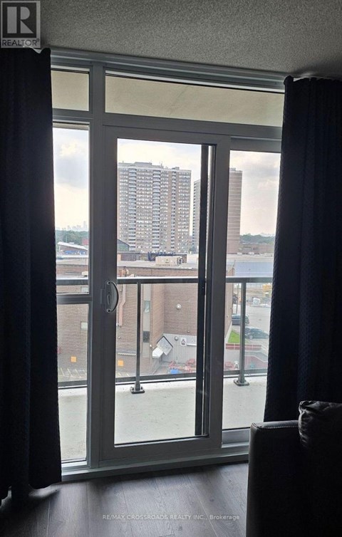 502 - 8 TRENT AVENUE 2 Beds Apartment for Rent