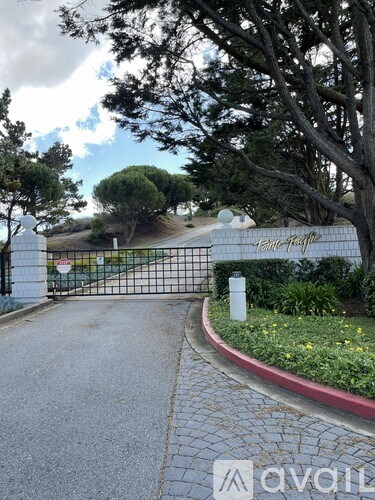 383 Green Ridge Dr 2 Beds Apartment for Rent